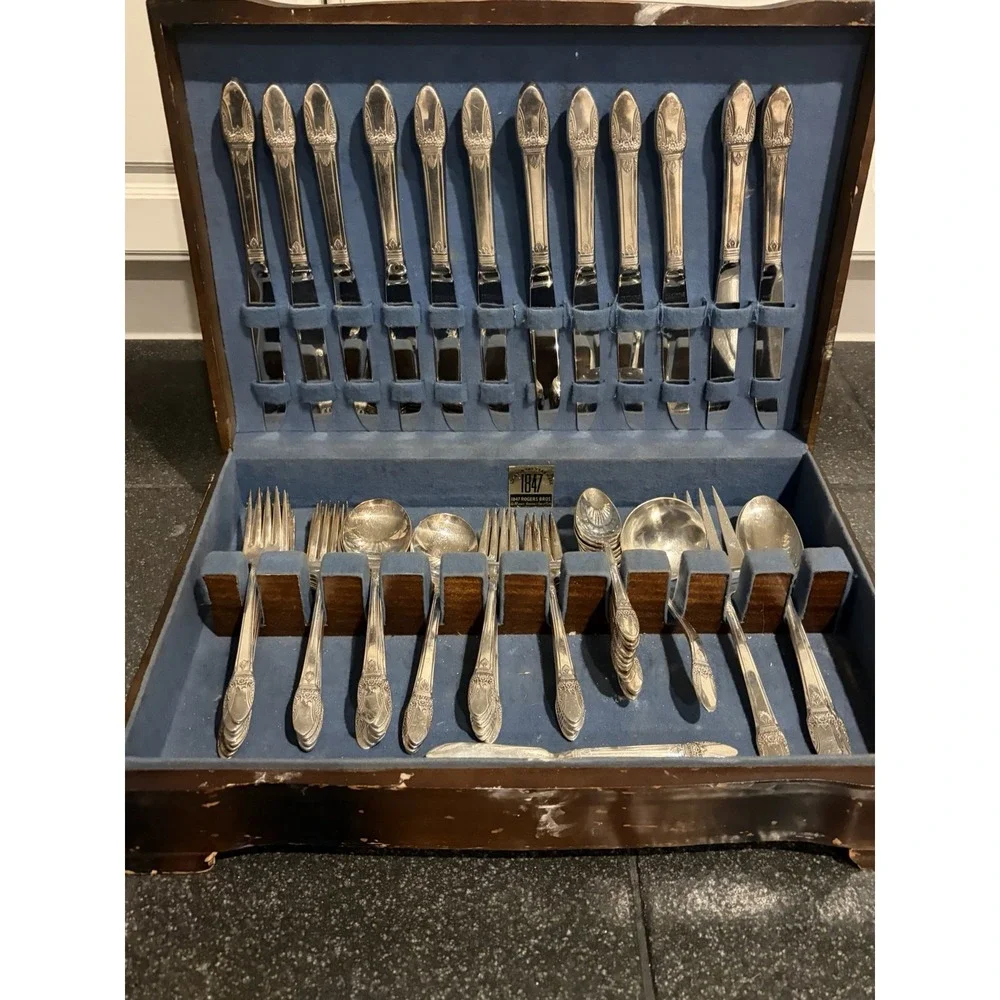 1847 Rogers Bros FIRST LOVE Silverplate Flatware Set Service for 12 W Box 65 Pc